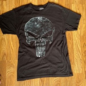 Men’s “Like New”Marvel Punisher Classic Skull T-shirt